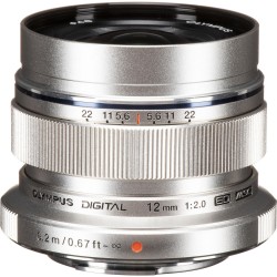 OM SYSTEM 12mm f/2.0 M.Zuiko Digital ED zilver | Foto-Groep