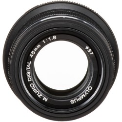 OM SYSTEM M.Zuiko Digital 45mm f/1.8 Zwart - Beste prijs en snelle levering op Foto-Groep website