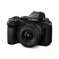 "Panasonic LUMIX S5D S 18-40mm f/4.5-6.3 | Foto-Groep"
