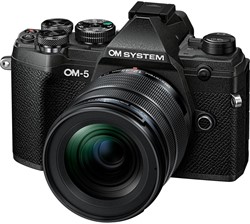 OM SYSTEM OM-5 + M.Zuiko Digital ED 12-45mm F4 Pro zwart